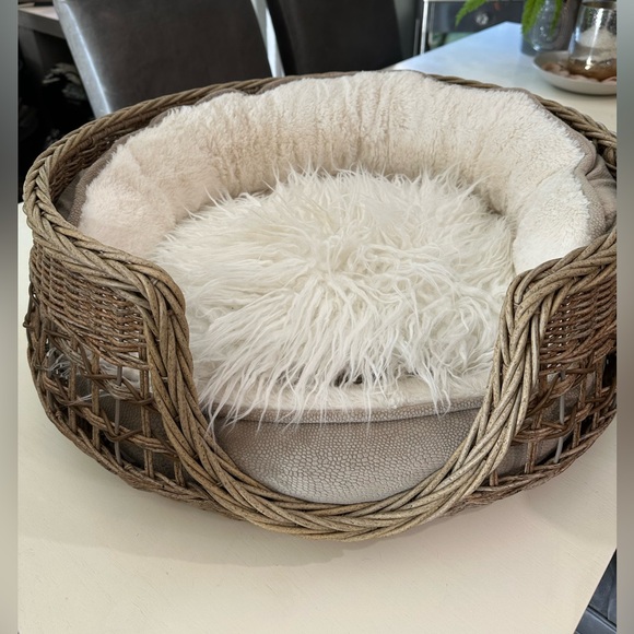Wicker Dog Bed with Cream Cushion - Picture 4 of 11